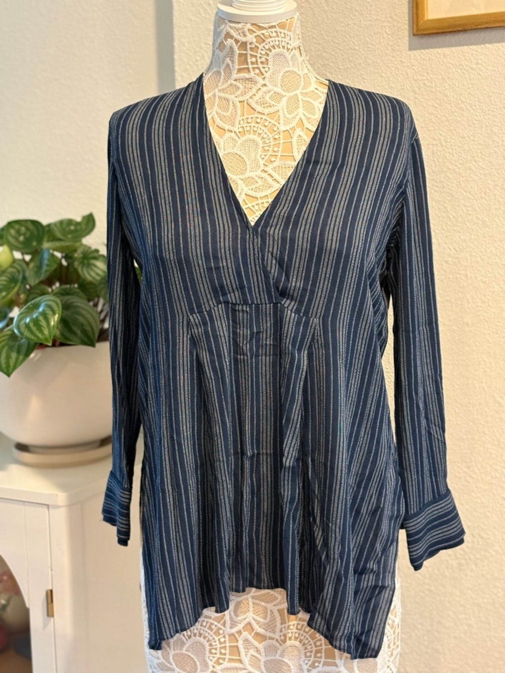 Halston Heritage Striped Long Sleeve Blouse in Navy- size XS